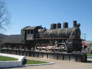 Паровоз-памятник в честь основания железнодорожных станций
