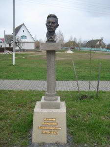 Памятник Адамову В.В.