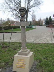Памятник Шмыреву М.Ф.