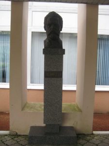 Памятник Тихомирову К.И.