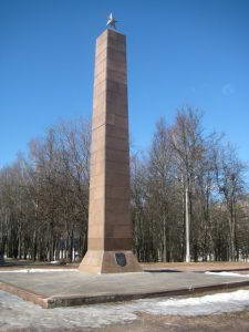 Братская могила советских воинов, партизан, партийных и советских работников