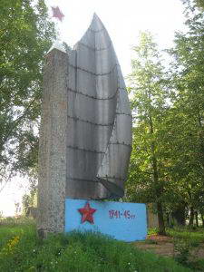 Братская могила советских воинов и партизан